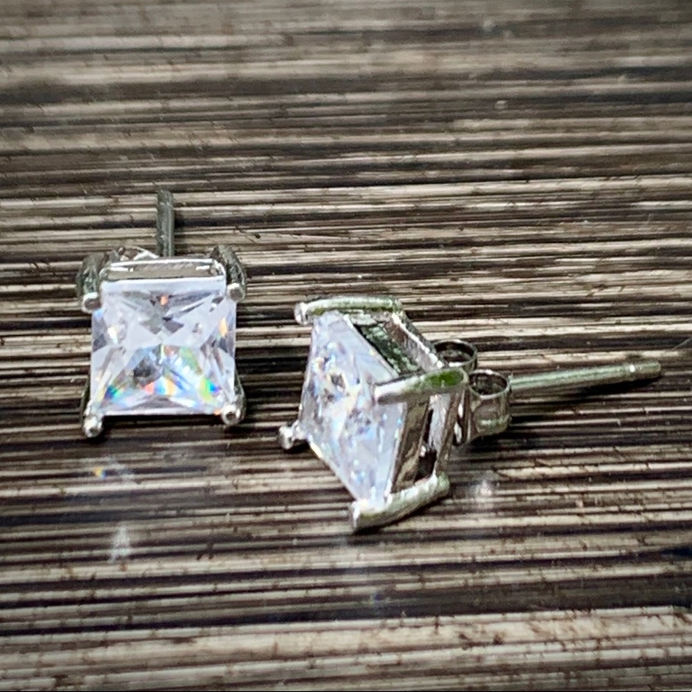 Square Cut Earrings White Gold 6mm